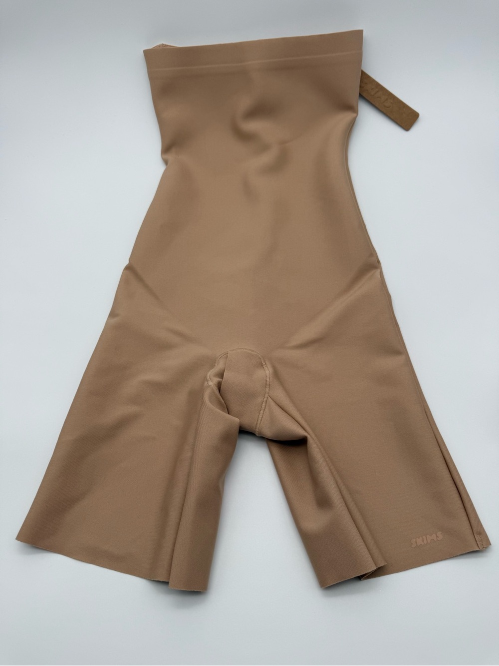 SKIMS XS NWT High Waisted Mid Thigh Shapewear Shorts Nude NWT